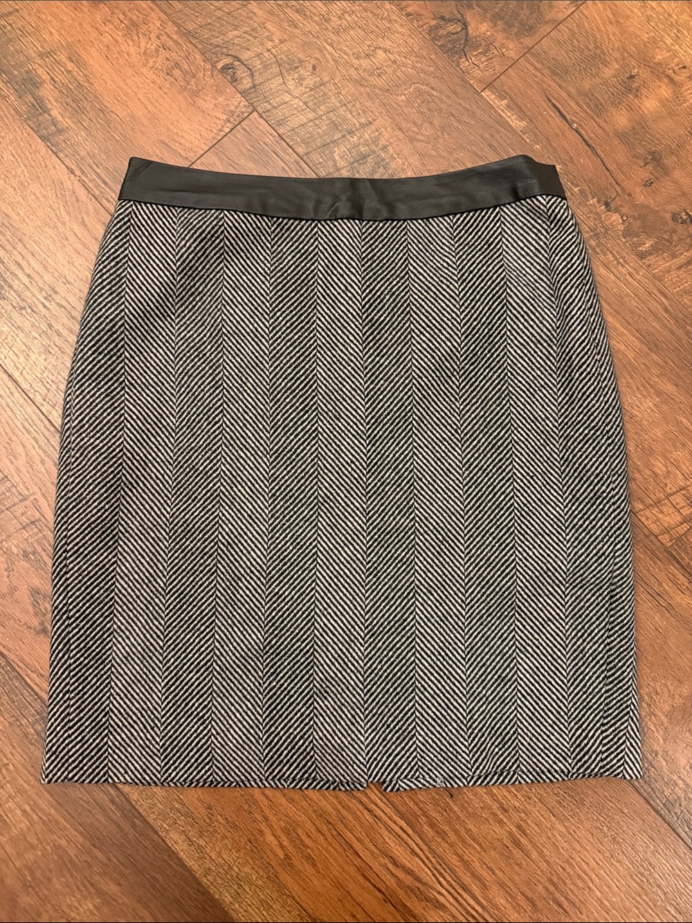 Banana Republic Black and White Herringbone Pencil Skirt